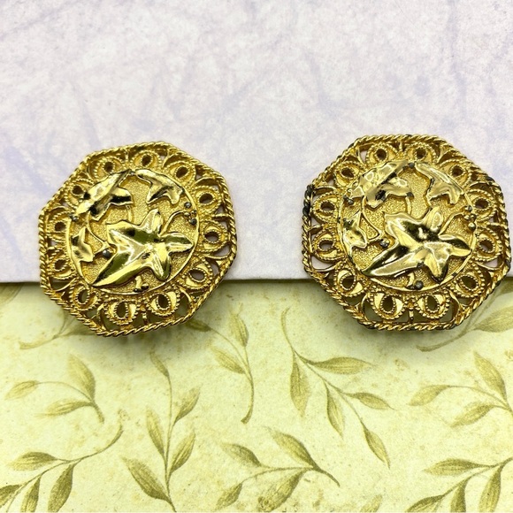 AVON Barrera Gold Tone Leaves Clip-on Earrings Jose Maria Barrera For AVON 1989 - Picture 7 of 10